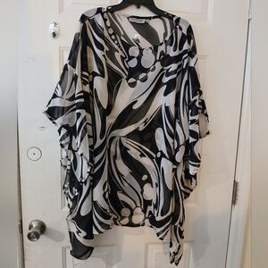 Erica Brooke Sheer Black and White Abstract Print Top Sz 34 (030926EB)